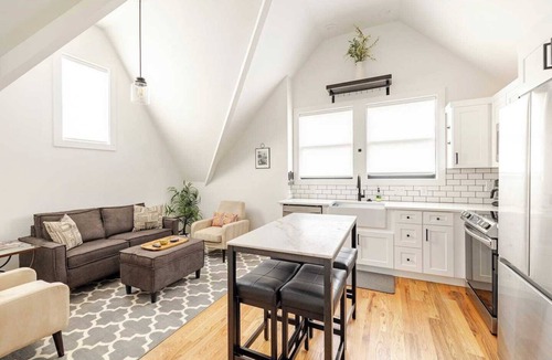 Lockeland Springs Cottage | East Nashville New Guesthouse Walk to 5 Points!