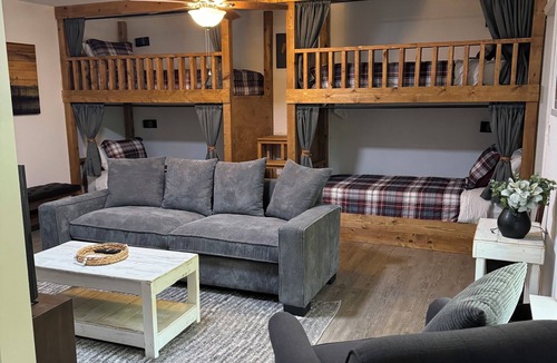 Cullowhee House | Easy access 3 bd 3 ba riverside retreat just 5 mins from WCU campus! Ping pong!