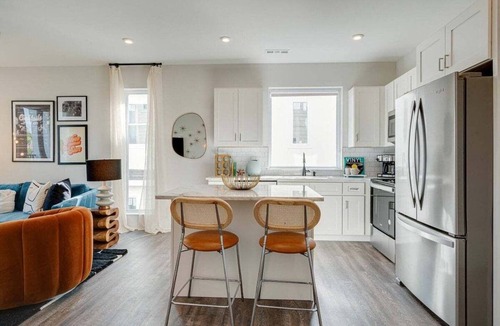 Whitebridge House | Eclectic Charm 5623 & 5625–Near Broadway–Sleeps 18