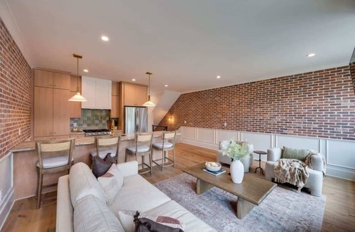 Hillsboro Village House | Eclipse-Walk to Belmont University-Mins 2 Broadway