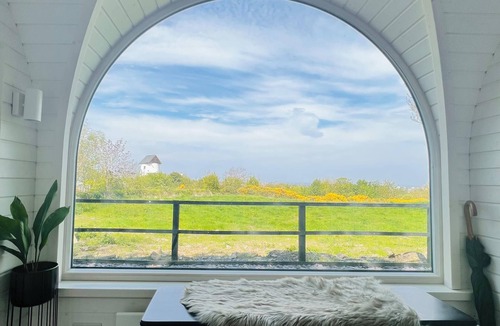Amlwch Cabin | Eco-Cabin · Copper Bath & Sea Views · Anglesey