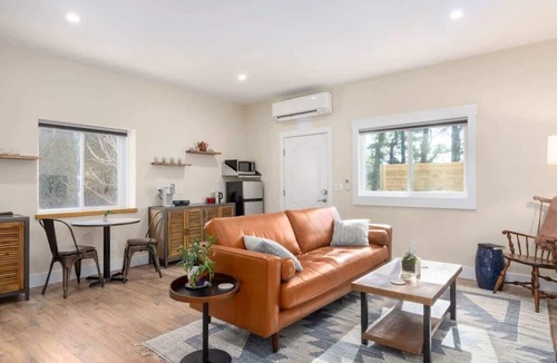 Malvern Hills House | Eco-Luxury Studio King Bed West AVL Biltmore