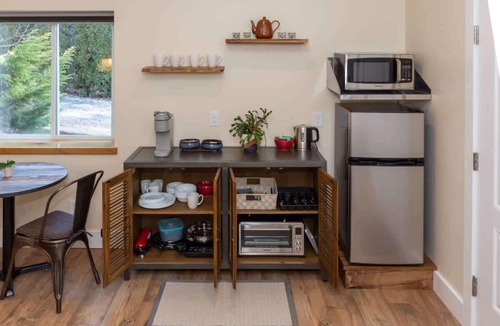 Malvern Hills House | Eco-Luxury Studio King Bed West AVL Biltmore