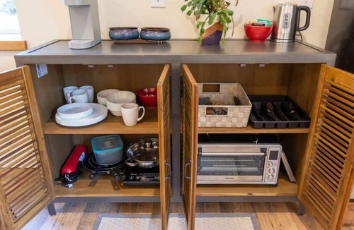 Malvern Hills House | Eco-Luxury Studio King Bed West AVL Biltmore