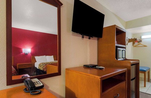 Goldsboro Hotel | Econo Lodge Goldsboro Hwy 70