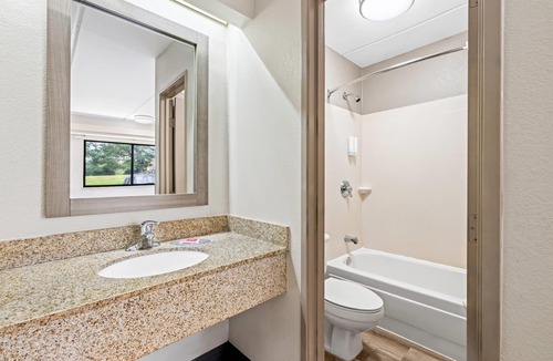 Hickory Hotel | Econo Lodge Hickory