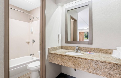 Hickory Hotel | Econo Lodge Hickory