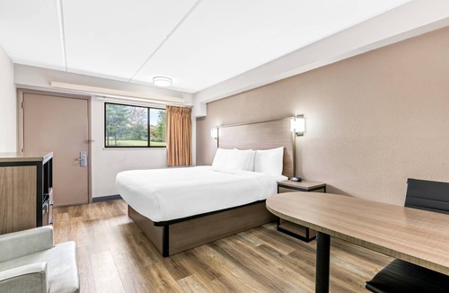 Hickory Hotel | Econo Lodge Hickory
