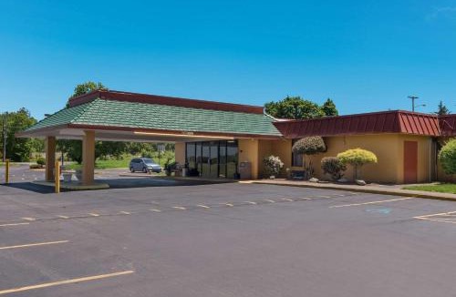 High Point Hotel | Econo Lodge High Point - Archdale
