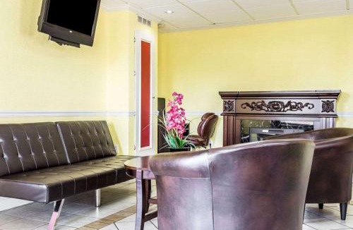 Matthews Hotel | Econo Lodge Inn & Suites Matthews - Charlotte