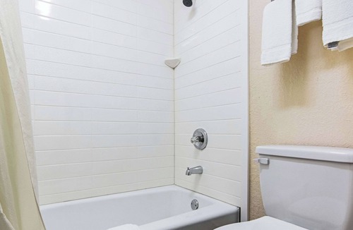 Matthews Hotel | Econo Lodge Inn & Suites Matthews - Charlotte
