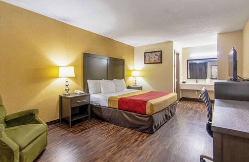 Matthews Hotel | Econo Lodge Inn & Suites Matthews - Charlotte