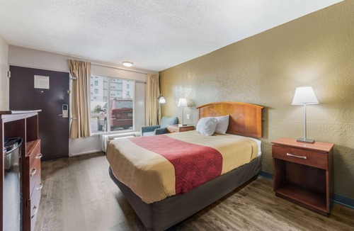 South Salisbury Hotel | Econo Lodge Salisbury