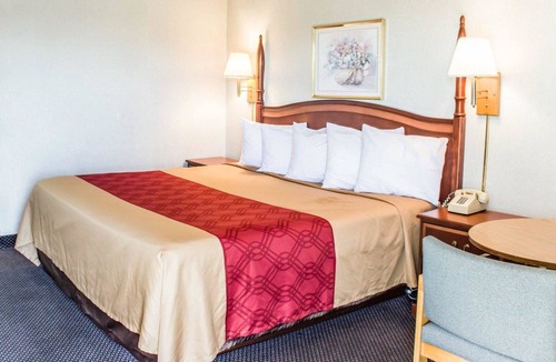 Greensboro Hotel | Econo Lodge & Suites