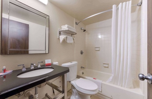 High Point Hotel | Econo Lodge