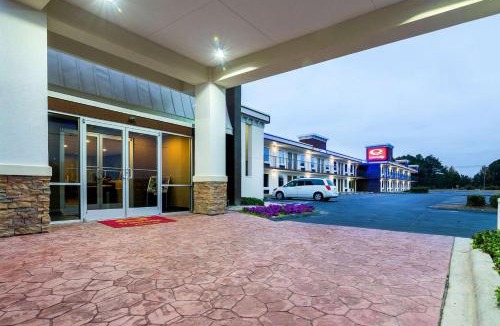 Selma Cabin | Econo Lodge