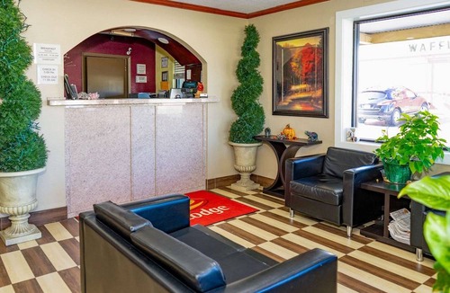 Weldon Hotel | Econo Lodge Weldon - Roanoke Rapids