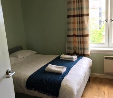 Gifford Apartment | Edinburgh City Centre Old Town Holiday Apartment 3 bedrooms