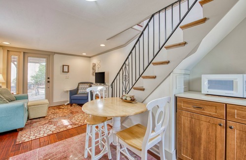 Lake Junaluska House | Efficient Guest Home with Full Kitchen, Free WiFi, Shared Pool & Patio
