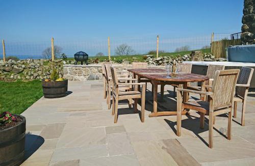 Llanllyfni House | Eithinog Ganol