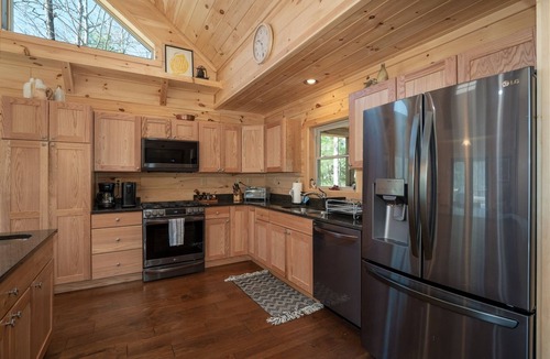 Brevard House | El Escorpio North - Log Cabin-Pool Table-Fire-pit, PRIVATE