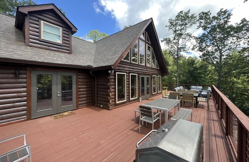 Brevard House | El Escorpio North - Log Cabin-Pool Table-Fire-pit, PRIVATE