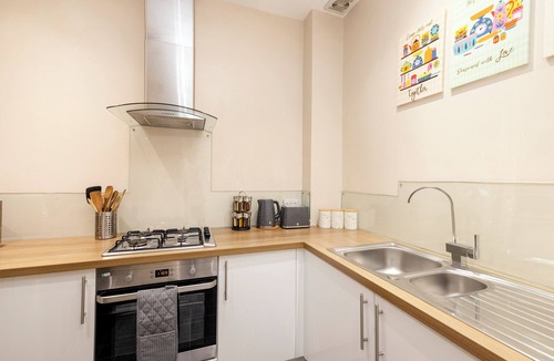 Merchiston Apartment | Elegant 2-Bed Flat with Edinburgh Charm