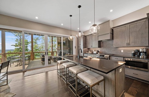 Lenoir House | ELEGANT HOME IN LUXURY COMMUNITY