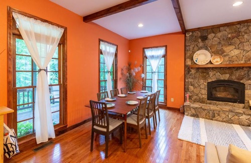 Almond House | Elegant Smoky Mountains Retreat