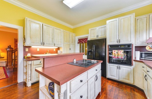 Lincolnton House | Elegant + Spacious Retreat ~ 18 Mi to Lake Norman!