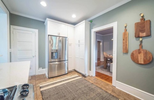 Chantilly House | Elizabeth Bungalow, Fenced Yard, Fireplaces, Grill