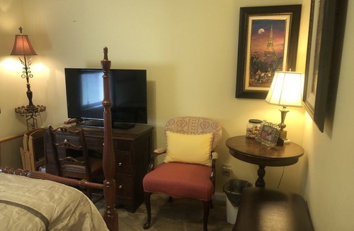 Elon House | Elon Private Guest Suite : 2 bedroom, Sitting room, bath, laundry