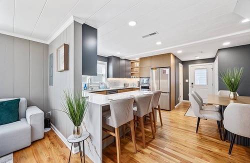 Ash House | Elvi's Beachside Trio - Spacious Ocean View Triplex, Sleeps 14