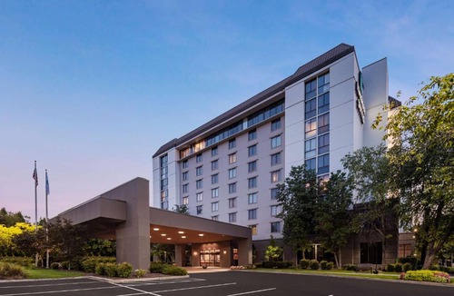 Nashville Hotel | Embassy Suites by Hilton Nashville Airport
