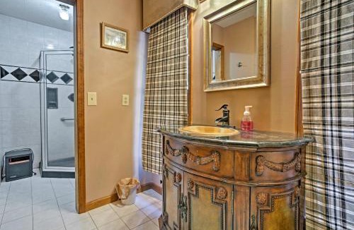 Waynesville House | Emerald Gate Farm Cabin with On-Site Fishing Pond!