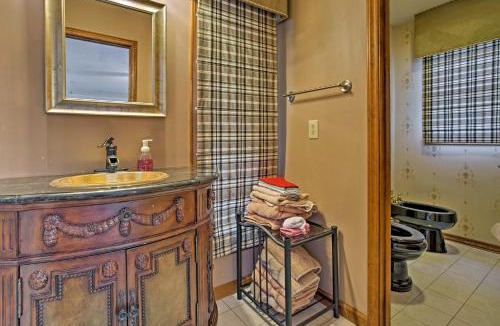Waynesville House | Emerald Gate Farm Cabin with On-Site Fishing Pond!
