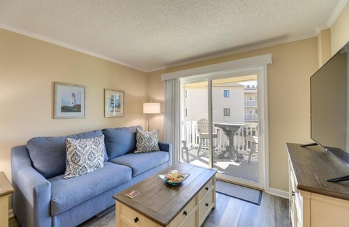 Emerald Isle Apartment | Emerald Isle Vacation Rental with Resort Pool!