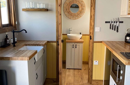 Llanfarian Cabin | En-suite Shepherds Huts