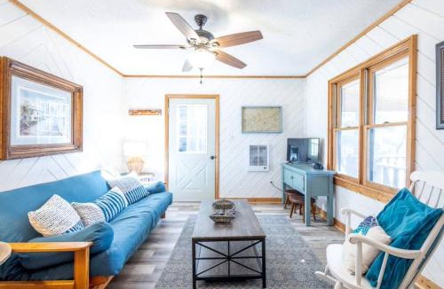 Glenville House | Enchanting Cabin with Breathtaking Sunset and Lake Views in North Carolina
