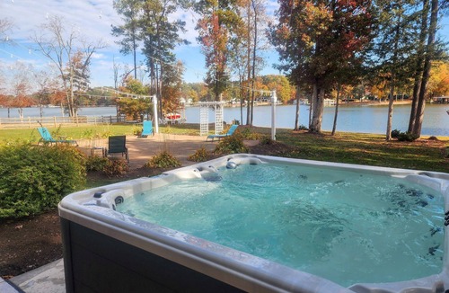 Timber Creek House | 🌅 Endless Summer-Sleeps 36-Movie Theater/Hot Tub/Game Room/New Boathouse 🌅