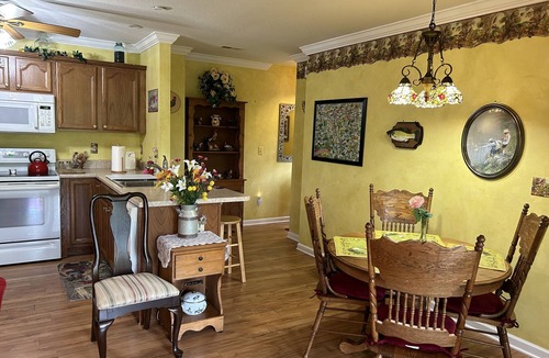 Hendersonville House | Enjoy beautiful sunrises & peace on Huckleberry Heaven’s 3.6 acres’ mountain top