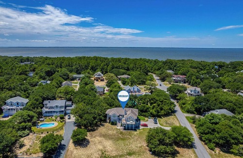 Southern Shores House | Enjoy hours of fun in the sun at this 4BR conveniently located home w/direct beach access!