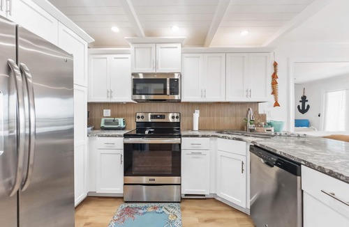 Ocean Isle Beach Condo | Enjoy Sunset Views at Cozy Oceanfront Condo + Pool on Ocean Isle Beach, NC