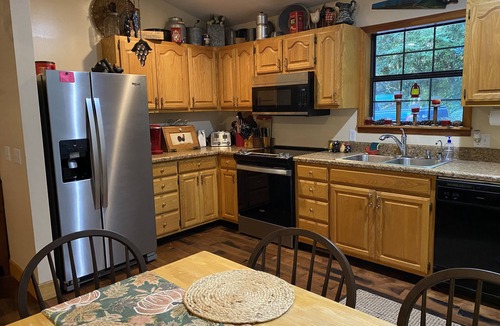Topton Cabin | Enjoy the upcoming Fall season at Cabin Fever! Close to Nantahala Wedding Venue!