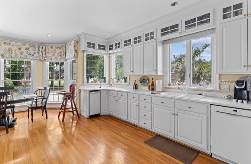 Lake Waccamaw House | Enjoy this Spacious Lakefront home with your own private pier