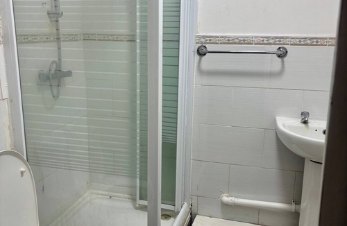Cradley Cabin | Ensuite Family Room in Dudley