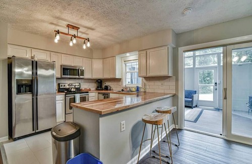 Oakley House | Entire 4 bedroom house, indoor hot tub, fire pit