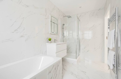 Swiss Cottage Apartment | Entire Flat Sleeps 8