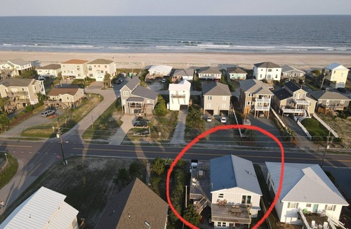 Topsail Beach House | Entire Home! Easy Walk to Beach & Gorgeous Sound View