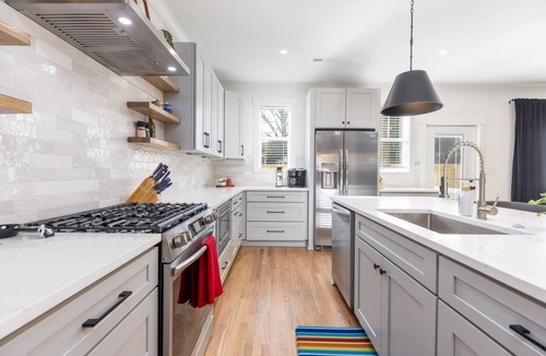 Charlotte House | Epic Group Stay: 2 Homes + Hot Tubs + Yard Games